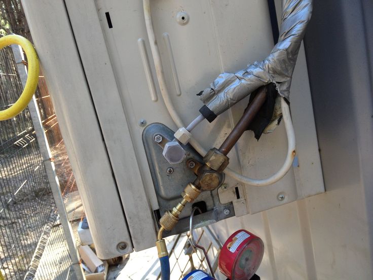 Как понять, что в кондиционере мало фреона: признаки утечки и стоимость заправки